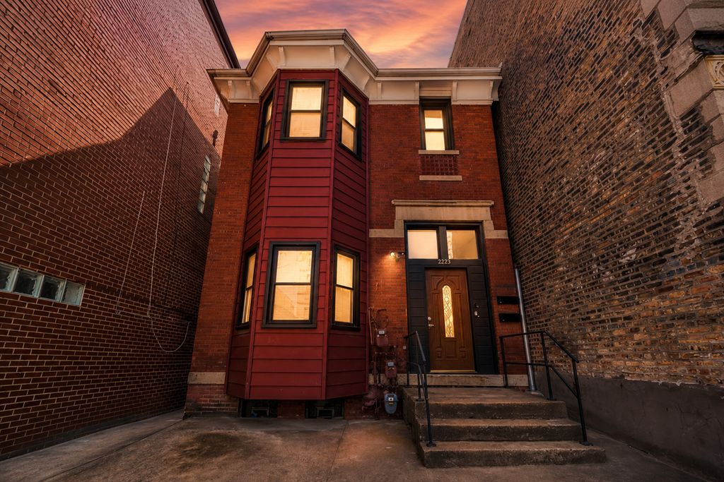 2223 W Taylor Street 1, Chicago, IL 60612