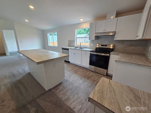 1017 C Street, Vader, WA 98593