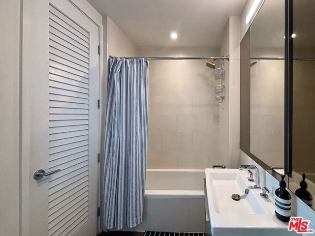 889 S Francisco St Street 2305, Los Angeles, CA 90017