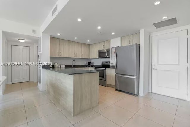 7525 E Treasure Dr 911, North Bay Village, FL 33141