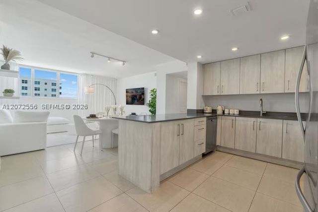7525 E Treasure Dr 911, North Bay Village, FL 33141