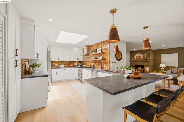 1085 Brookwood Road, Oakland, CA 94610