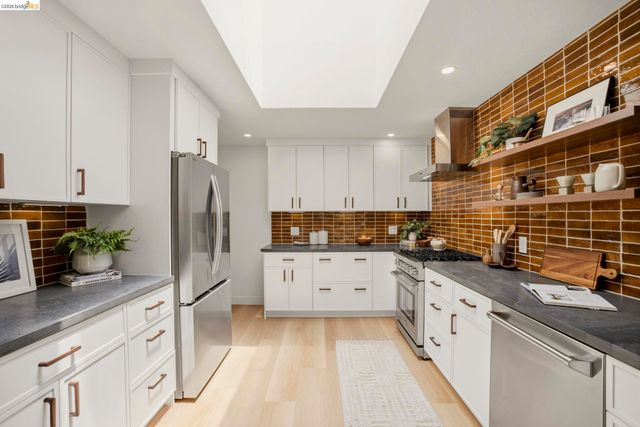 1085 Brookwood Road, Oakland, CA 94610