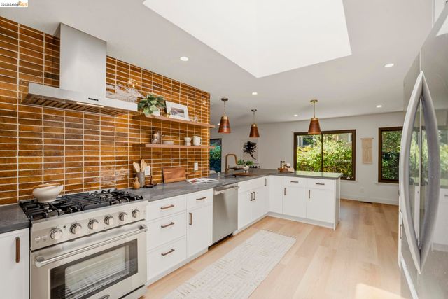1085 Brookwood Road, Oakland, CA 94610