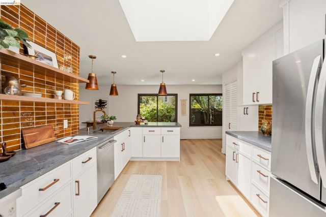 1085 Brookwood Road, Oakland, CA 94610