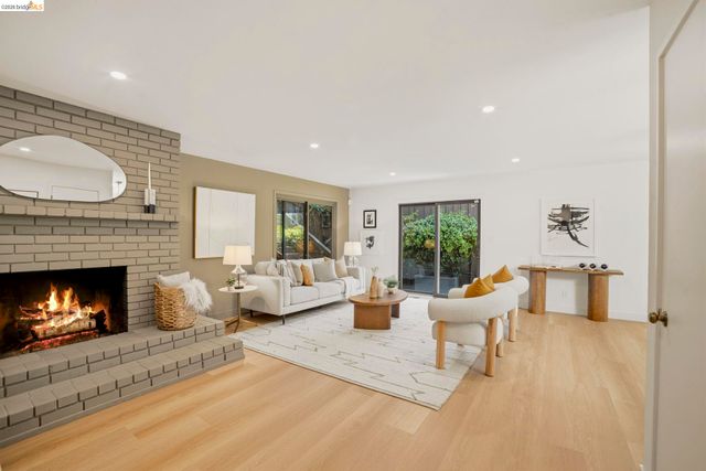 1085 Brookwood Road, Oakland, CA 94610