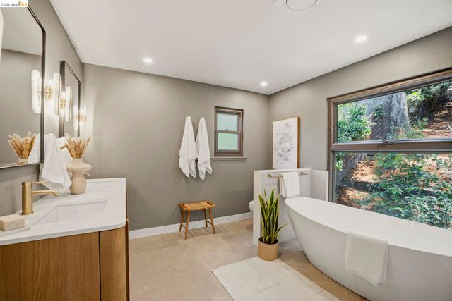 1085 Brookwood Road, Oakland, CA 94610