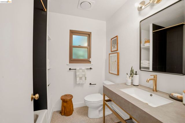 1085 Brookwood Road, Oakland, CA 94610