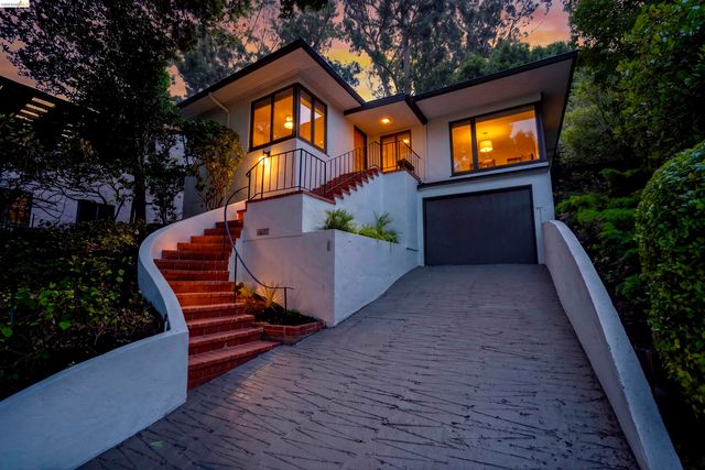 1085 Brookwood Road, Oakland, CA 94610