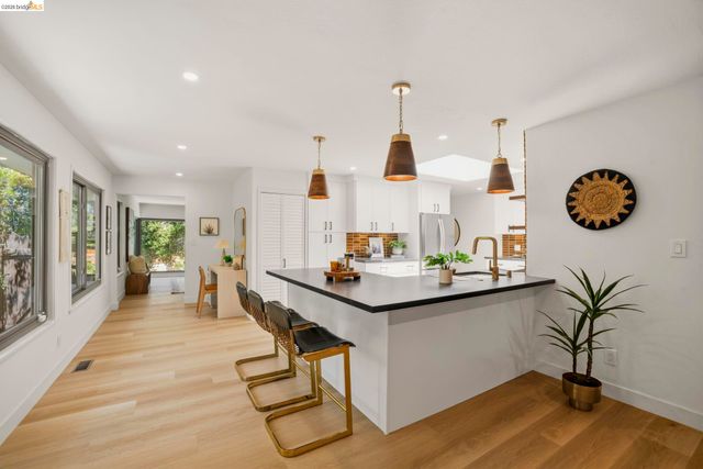 1085 Brookwood Road, Oakland, CA 94610
