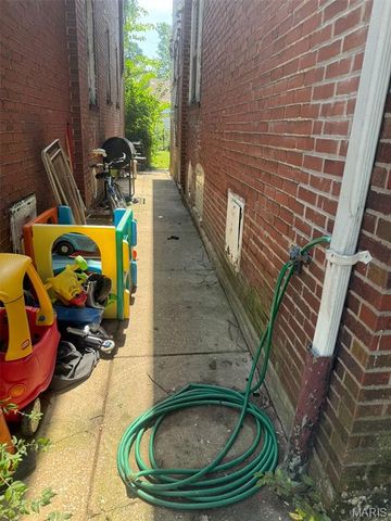 3332 Aubert Avenue, St Louis, MO 63115