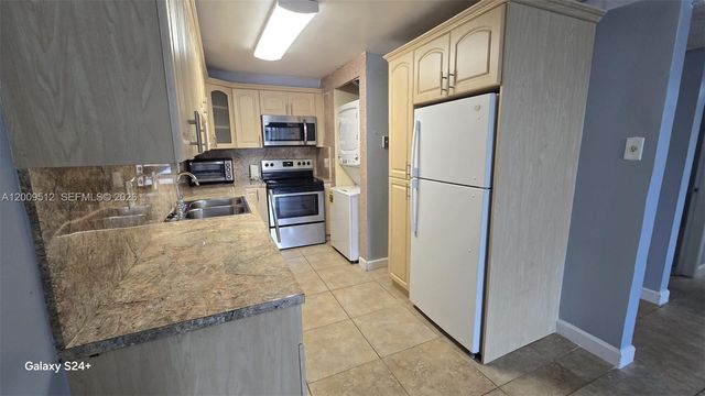 10090 NW 80th Ct 1406, Hialeah Gardens, FL 33016