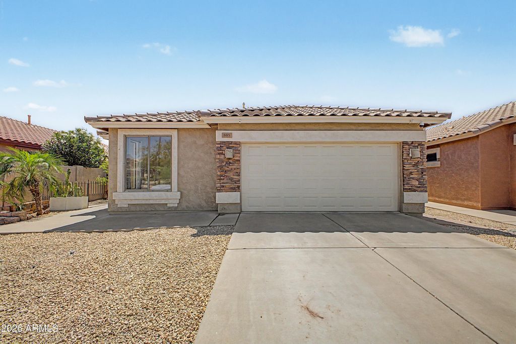 Image 1 of property listing at 885 E KYLE Court, Gilbert, AZ 85296