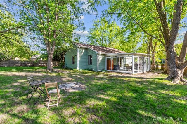 417 Bayview Avenue, Naperville, IL 60565