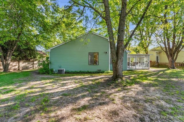 417 Bayview Avenue, Naperville, IL 60565