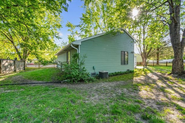 417 Bayview Avenue, Naperville, IL 60565