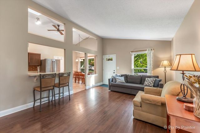 417 Bayview Avenue, Naperville, IL 60565