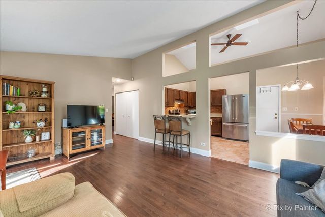 417 Bayview Avenue, Naperville, IL 60565