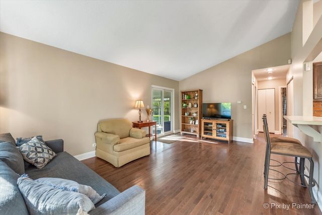 417 Bayview Avenue, Naperville, IL 60565