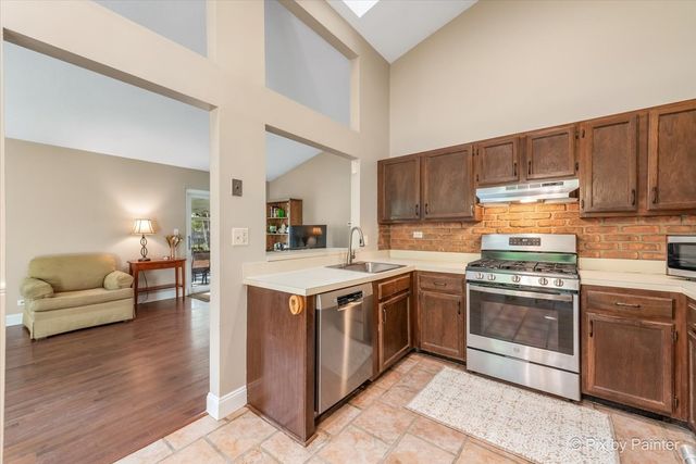 417 Bayview Avenue, Naperville, IL 60565