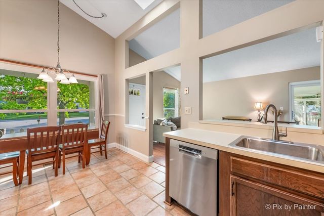 417 Bayview Avenue, Naperville, IL 60565