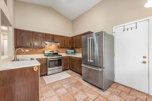 417 Bayview Avenue, Naperville, IL 60565