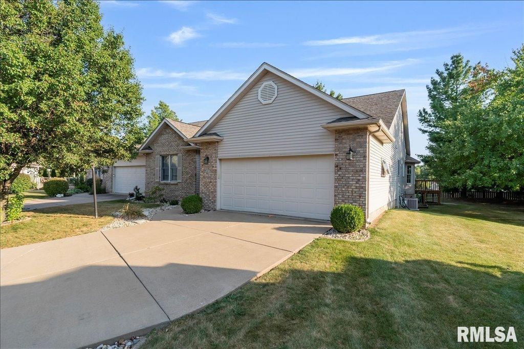 2156 NORMAN Court South, Bettendorf, IA 52722