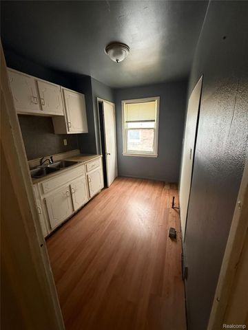 16580 Ward Avenue, Detroit, MI 48235