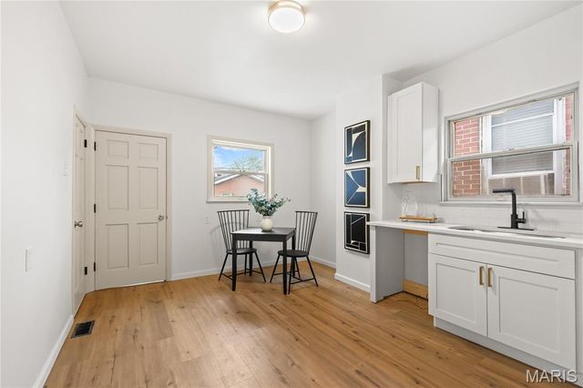 5223 Schollmeyer Avenue, St Louis, MO 63109