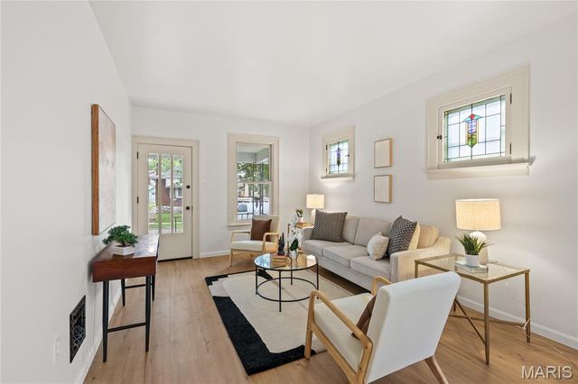 5223 Schollmeyer Avenue, St Louis, MO 63109