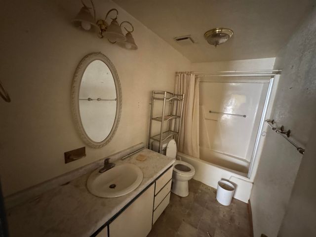 1234 NW 9th Street, Redmond, OR 97756