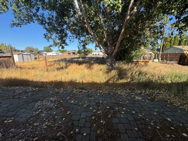 1234 NW 9th Street, Redmond, OR 97756