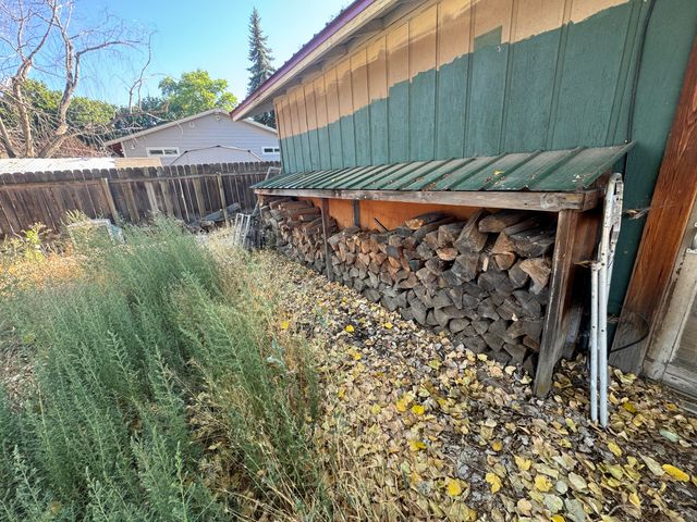 1234 NW 9th Street, Redmond, OR 97756