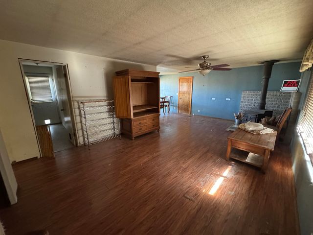 1234 NW 9th Street, Redmond, OR 97756
