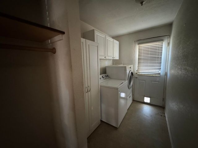 1234 NW 9th Street, Redmond, OR 97756
