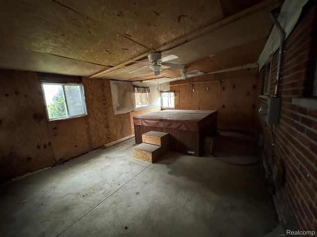 17970 S Wind Drive, Fraser, MI 48026