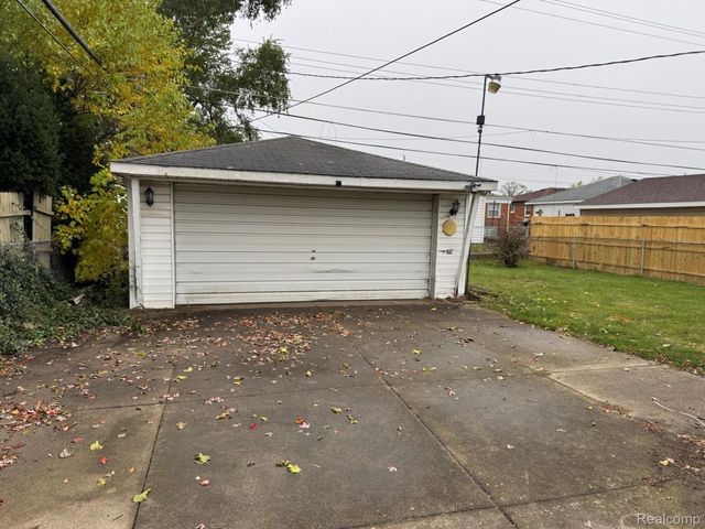 17970 S Wind Drive, Fraser, MI 48026