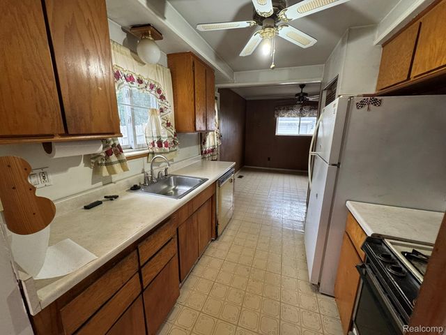 17970 S Wind Drive, Fraser, MI 48026