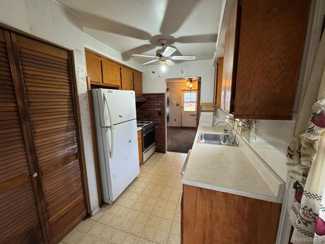 17970 S Wind Drive, Fraser, MI 48026