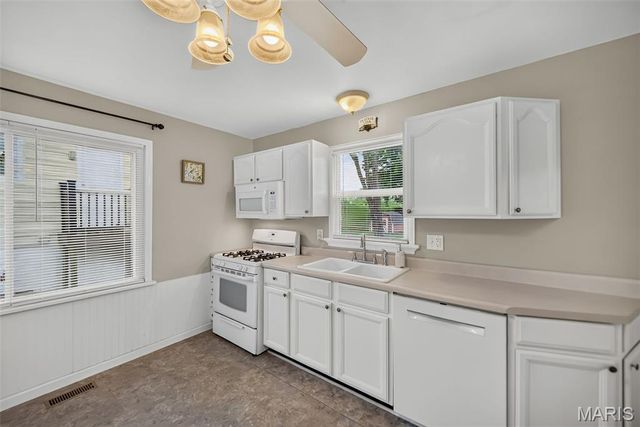 1015 S 6th Street, St Charles, MO 63301