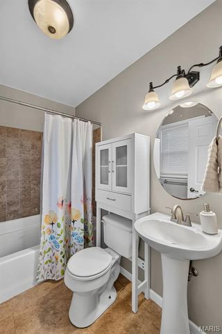 1015 S 6th Street, St Charles, MO 63301
