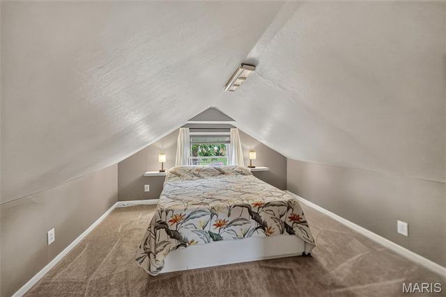 1015 S 6th Street, St Charles, MO 63301