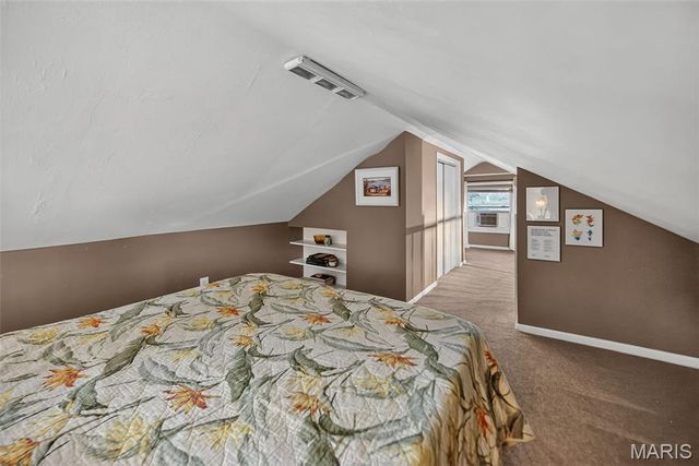 1015 S 6th Street, St Charles, MO 63301