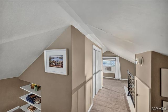 1015 S 6th Street, St Charles, MO 63301