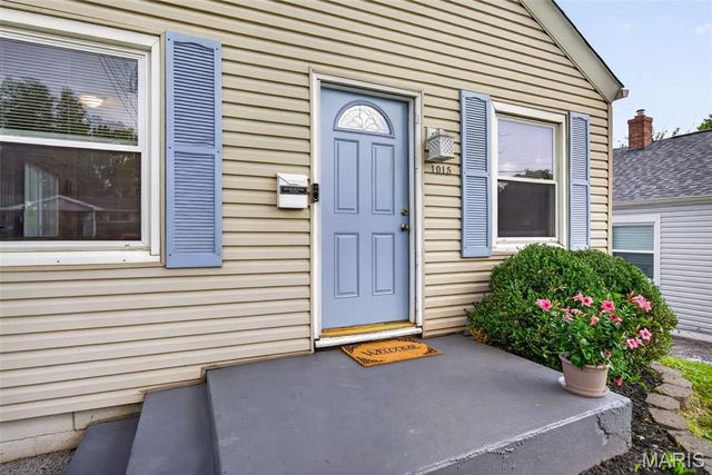 1015 S 6th Street, St Charles, MO 63301