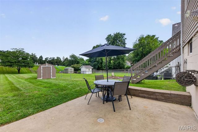 1015 S 6th Street, St Charles, MO 63301