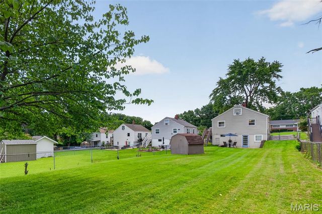 1015 S 6th Street, St Charles, MO 63301