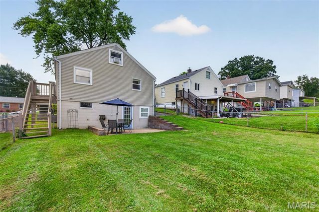 1015 S 6th Street, St Charles, MO 63301