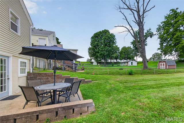 1015 S 6th Street, St Charles, MO 63301