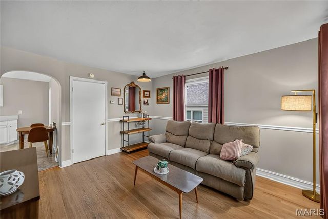 1015 S 6th Street, St Charles, MO 63301